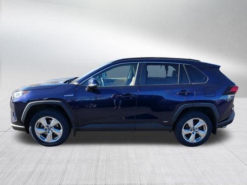 Used 2021 Toyota RAV4 XLE Premium image 4