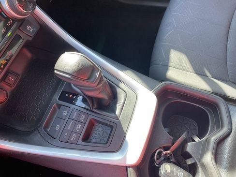 Used 2021 Toyota RAV4 XLE AWD/4WD image 21