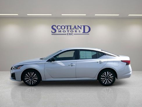 Used 2025 Nissan Altima 2.5 SV image 1