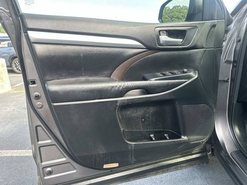 Used 2016 Toyota Highlander XLE FWD image 19