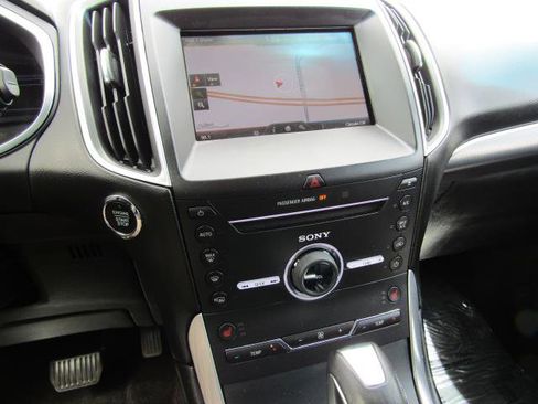 Used 2015 Ford Edge Titanium w/ Technology Package AWD/4WD image 22