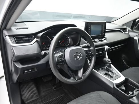 Used 2019 Toyota RAV4 LE FWD image 13