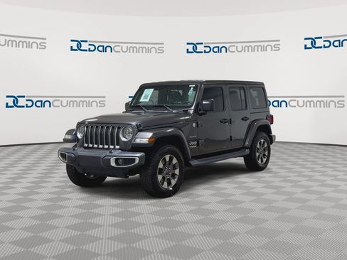 Used 2018 Jeep Wrangler Unlimited Sahara AWD/4WD image 5