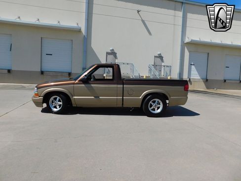 Used 2000 Chevrolet S10 Pickup LS w/ Preferred Equipment Group image 5