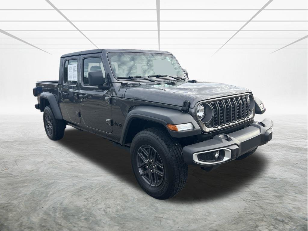Used 2026 Jeep Gladiator Sport AWD/4WD image 2