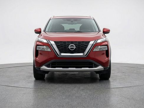 Used 2025 Nissan Rogue SV AWD/4WD image 2