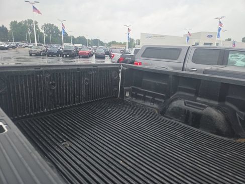 Used 2016 Ford F250 XL w/ Power Equipment Group AWD/4WD image 11