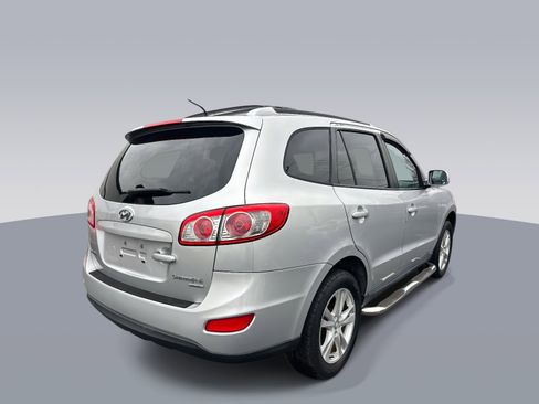 Used 2011 Hyundai Santa Fe SE image 3