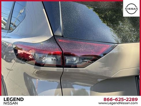Certified 2024 Nissan Rogue SV AWD/4WD image 11
