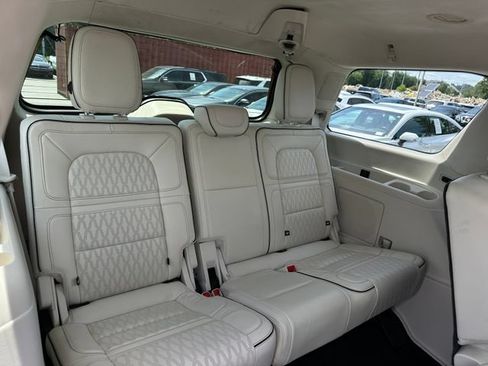 Used 2021 Lincoln Navigator Black Label w/ Special Edition Package AWD/4WD image 32