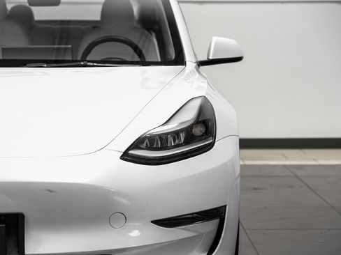 Used 2023 Tesla Model 3 Standard Range image 44