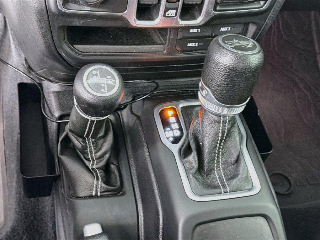 Used 2018 Jeep Wrangler Unlimited Sahara AWD/4WD image 21