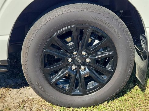 Used 2024 Ford F150 Platinum w/ FX4 Off-Road Package image 12