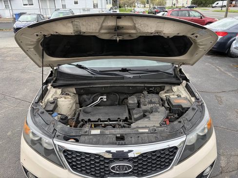 Used 2011 Kia Sorento LX w/ Convenience Pkg image 16
