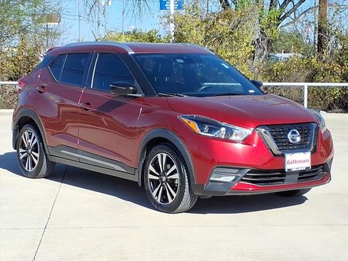 Used 2020 Nissan Kicks SR w/ SR Premium Package image 3