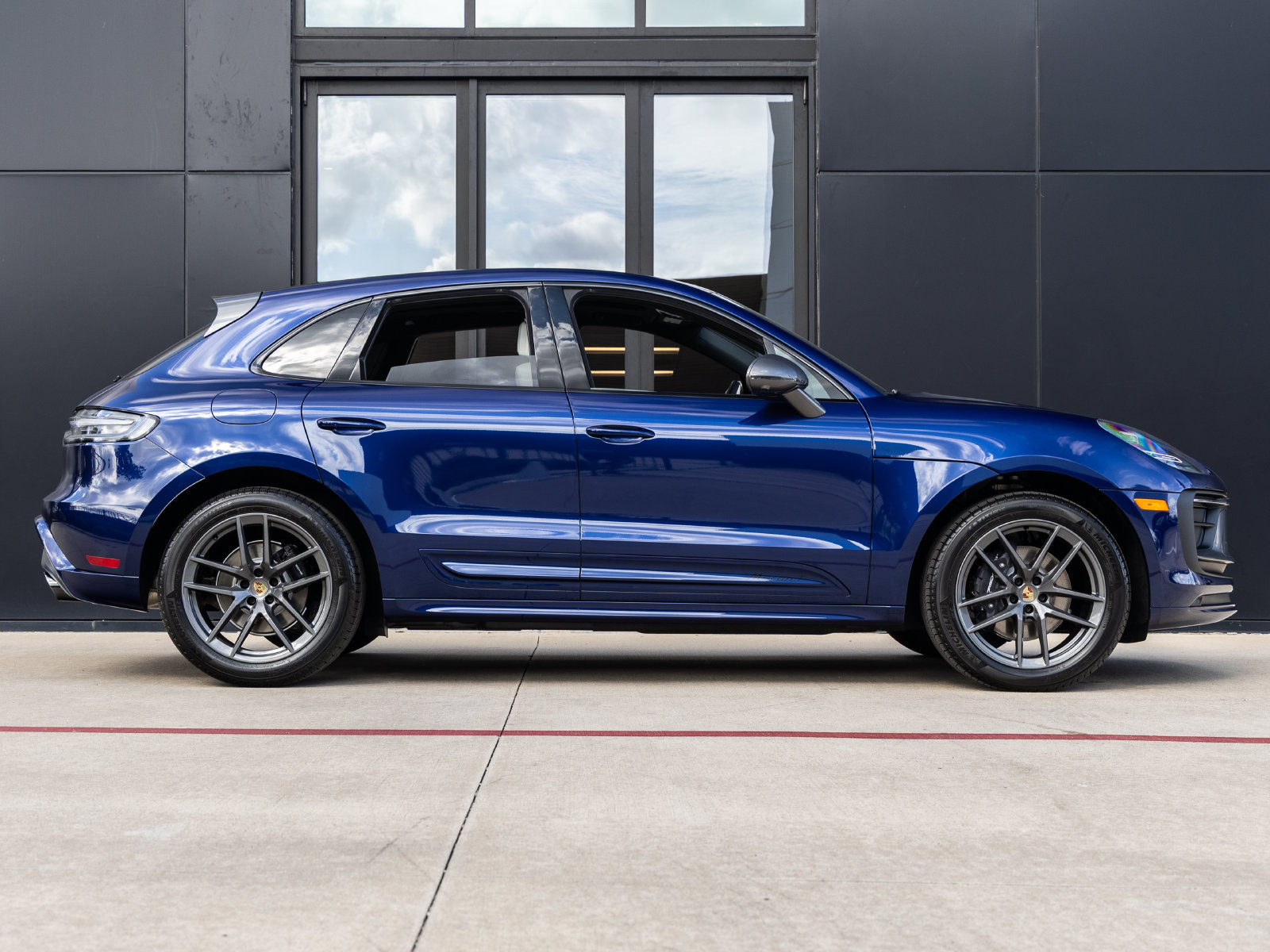 Certified 2026 Porsche Macan Turbo AWD/4WD image 12