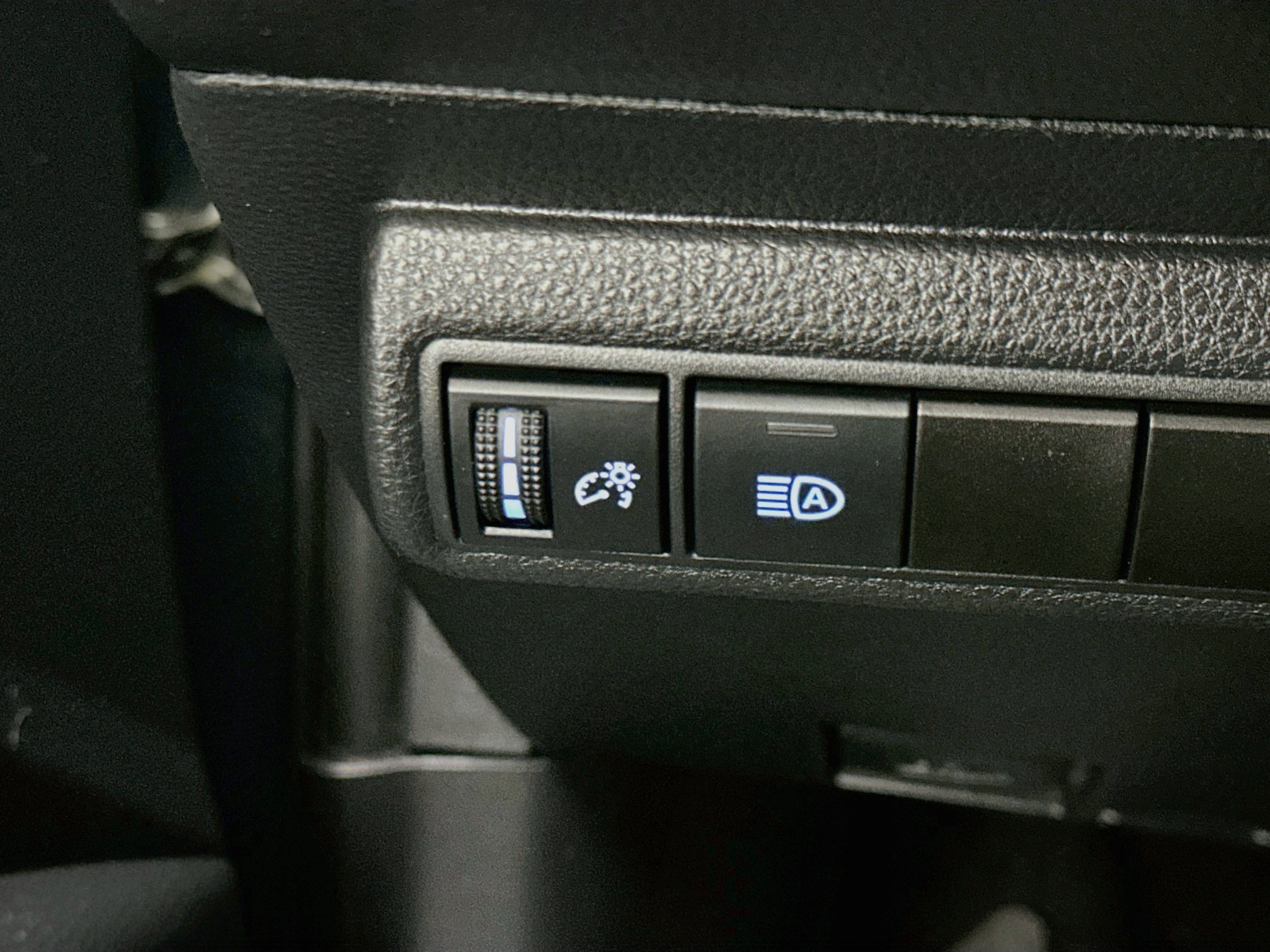 Used 2021 Toyota Corolla SE w/ Carpet Mat Package (TMS) FWD image 17