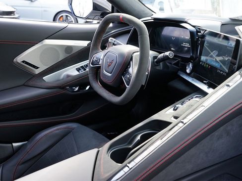 Used 2023 Chevrolet Corvette Stingray Premium Conv w/ Z51 Performance Package image 24