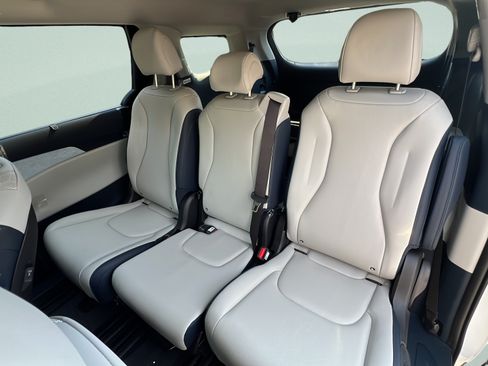 New 2026 Kia Carnival EX FWD image 13