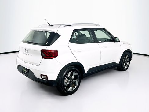 Used 2023 Hyundai Venue SEL image 9