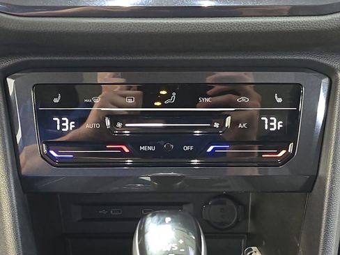 Used 2022 Volkswagen Tiguan SE image 22