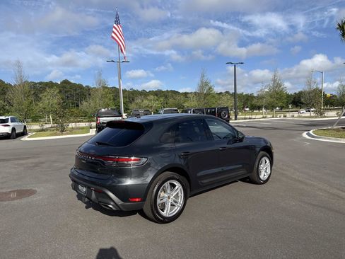 Used 2024 Porsche Macan AWD/4WD image 3