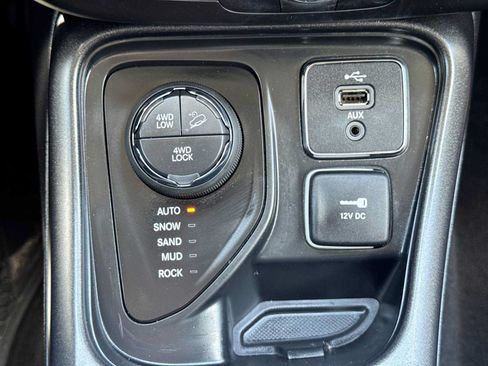 Used 2017 Jeep Compass Trailhawk w/ Leather Interior Group AWD/4WD image 30