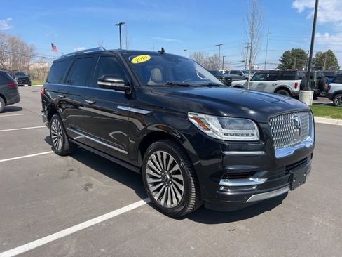 Used 2019 Lincoln Navigator Reserve image 3