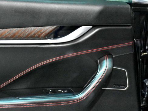 Used 2017 Maserati Levante w/ Luxury Package image 36