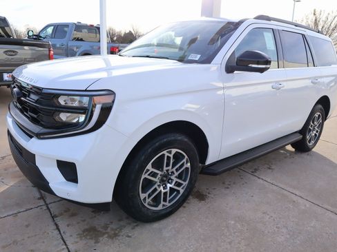 New 2025 Ford Expedition Active image 13