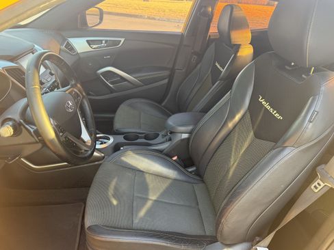 Used 2016 Hyundai Veloster w/ Option Group 02 image 9