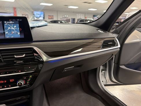 Used 2018 BMW 540i RWD image 24