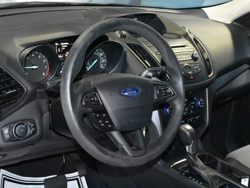 Used 2017 Ford Escape SE image 2