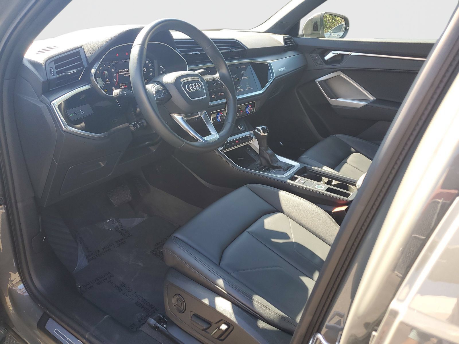Used 2025 Audi Q3 2.0T Premium w/ Convenience Plus Package AWD/4WD image 19