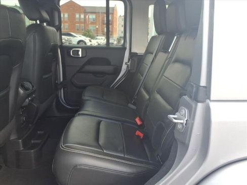 Used 2018 Jeep Wrangler Unlimited Sahara image 9