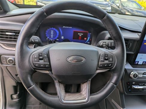 Used 2020 Ford Explorer Platinum w/ Premium Technology Package image 17