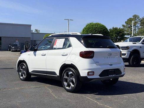 Used 2025 Hyundai Venue Limited FWD image 4