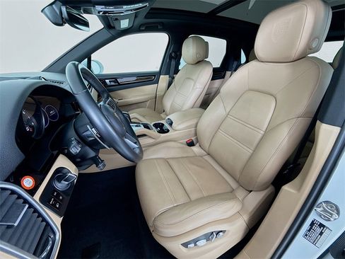 Certified 2020 Porsche Cayenne image 5