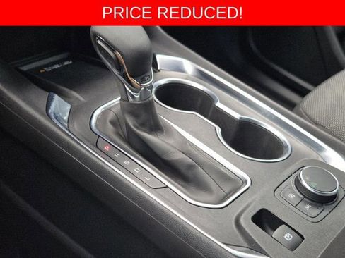 Used 2022 Chevrolet Traverse LT FWD image 22