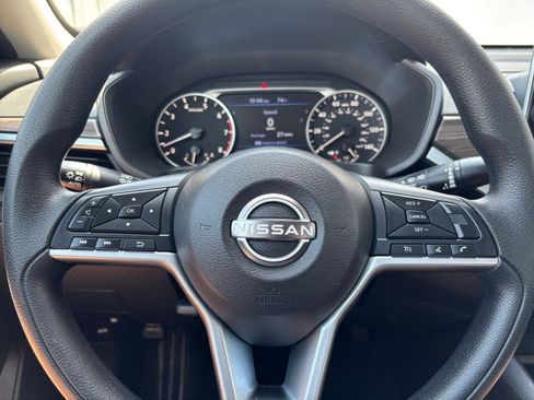 Used 2025 Nissan Altima 2.5 SV FWD image 28