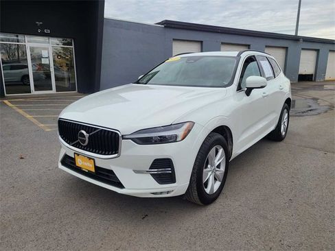 Used 2022 Volvo XC60 B5 Momentum image 1