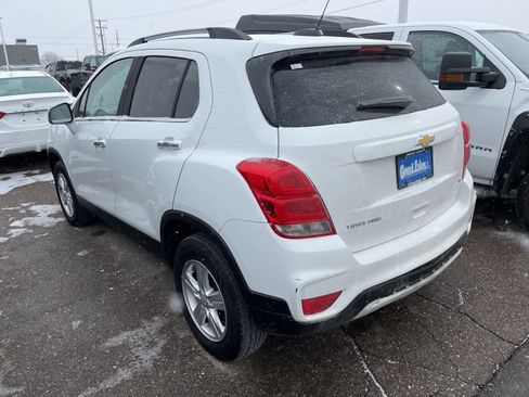 Used 2017 Chevrolet Trax LT w/ LT Convenience Package image 6