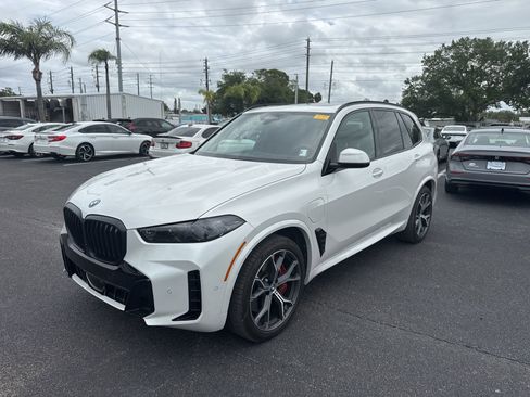 Used 2025 BMW X5 xDrive50e w/ M Sport Package image 3