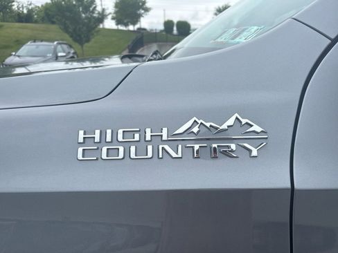 Used 2021 Chevrolet Suburban High Country w/ Premium Package AWD/4WD image 12