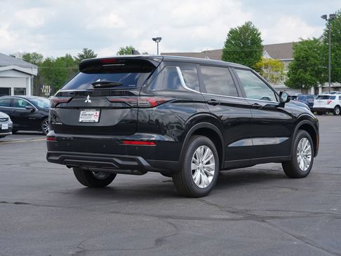 New 2026 Mitsubishi Outlander ES AWD/4WD image 3