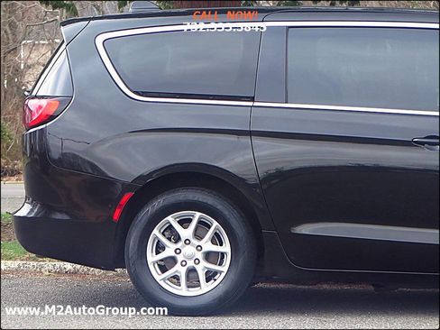 Used 2017 Chrysler Pacifica Touring image 23