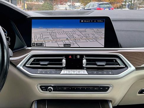 Used 2022 BMW X5 xDrive45e w/ Luxury Seating Package image 6