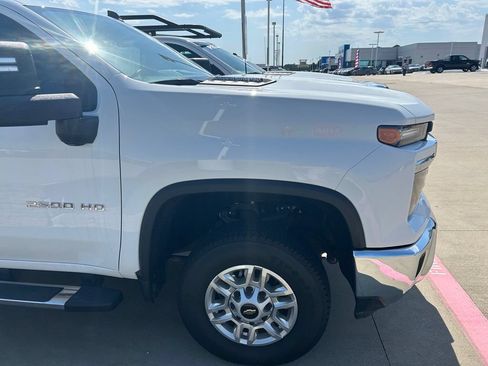 Used 2025 Chevrolet Silverado 2500 LT w/ Convenience Package AWD/4WD image 2