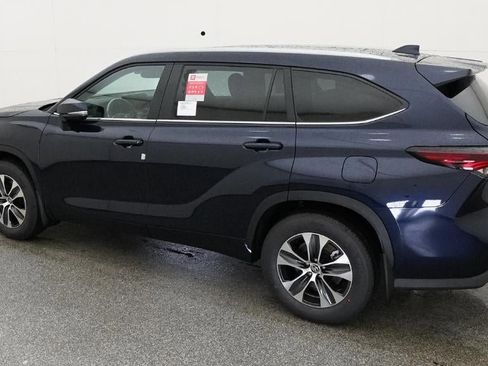 New 2026 Toyota Highlander XLE image 4