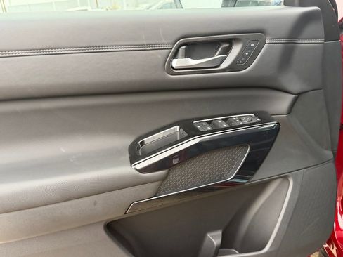 New 2026 Nissan Pathfinder Platinum image 18